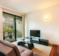 Contemporary 1 Bedroom Teneriffe Apartment with Pool and Gym - Accommodation Daintree