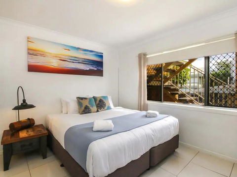 Contemporary 2 Bedroom Beachfront Apartment - Accommodation Daintree 3