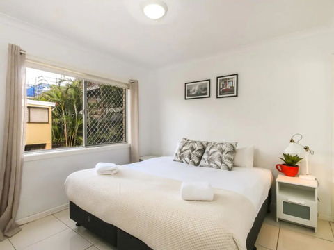 Contemporary 2 Bedroom Beachfront Apartment - Accommodation Daintree 2