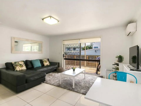 Contemporary 2 Bedroom Beachfront Apartment - Accommodation Daintree 0