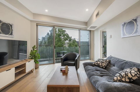 Convenient Apartment - 1 Min Walk To Train - Accommodation Daintree 0