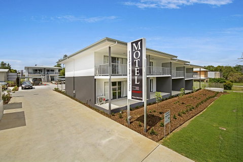 Cooroy Luxury Motel Apartments - Accommodation Daintree 3