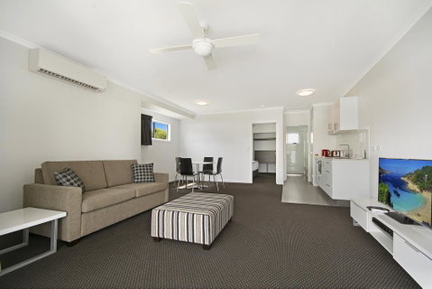 Cooroy Luxury Motel Apartments - Accommodation Daintree 0