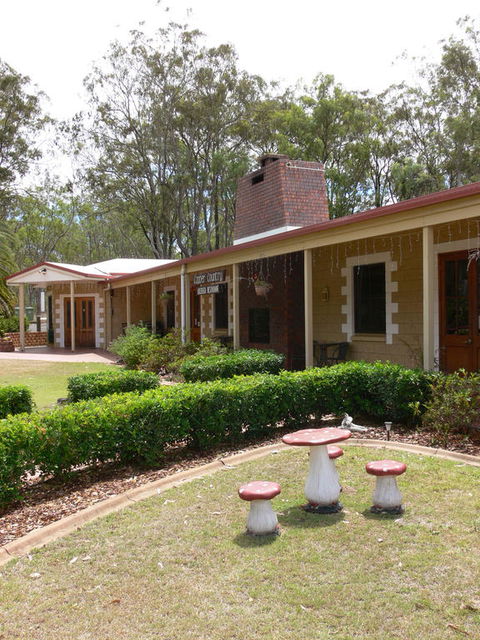 Copper Country Motor Inn & Restaurant - Accommodation Daintree 3
