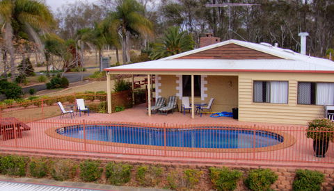 Copper Country Motor Inn & Restaurant - Accommodation Daintree 1