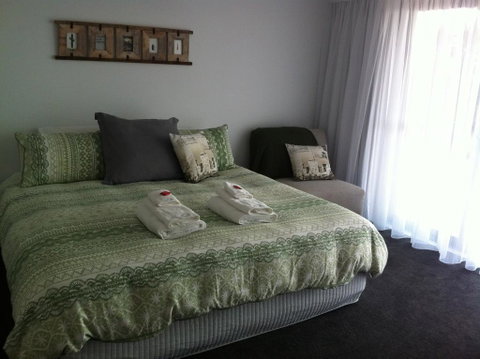 Corinella On The Esplanade Bed & Breakfast - Accommodation Daintree 2