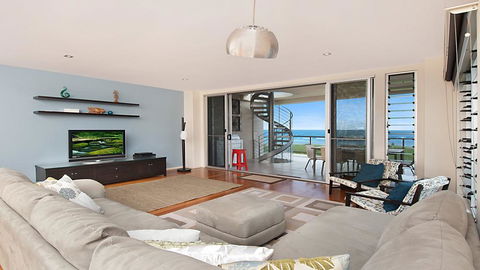 Costa Del Sol - WiFi And Austar - Accommodation Daintree 2