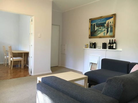 Cosy 2BR Plus Parking In Nth Sydney - Accommodation Daintree 1