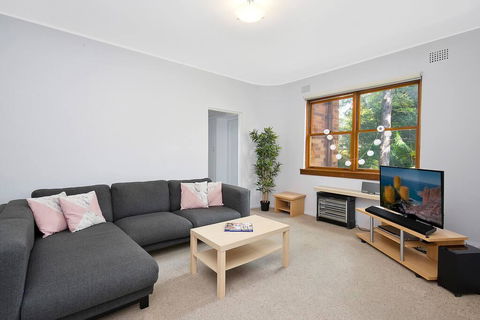 Cosy 2BR Plus Parking In Nth Sydney - Accommodation Daintree 0