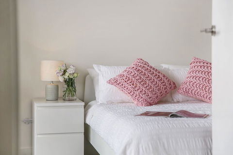 Cosy 3BR Penthouse Close To Westfield And Train - Accommodation Daintree 0