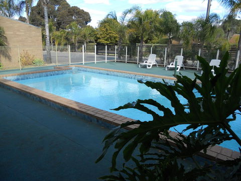 Cottonwood Motor Inn - Accommodation Daintree 0