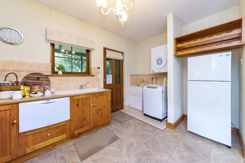 Country Pleasures Bed And Breakfast - Accommodation Daintree 3