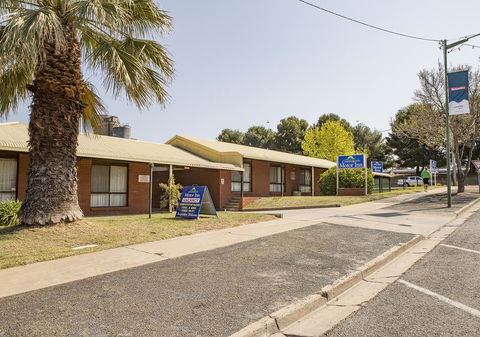 Country Roads Motor Inn - Accommodation Daintree 0