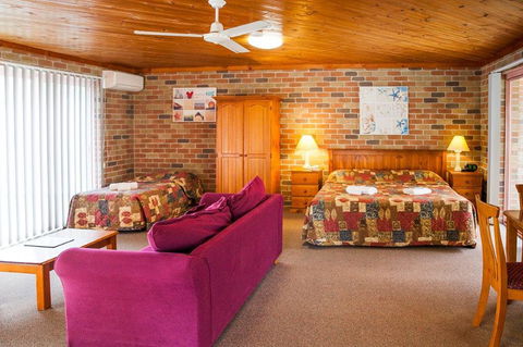 Crescent Head Resort & Conference Centre - Accommodation Daintree 3
