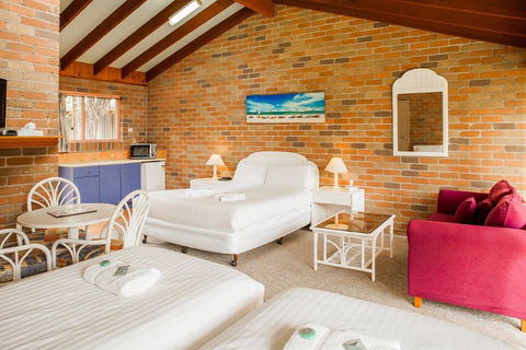 Crescent Head Resort & Conference Centre - Accommodation Daintree 1