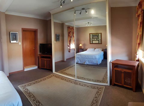 Cringila Hotel - Accommodation Daintree 2