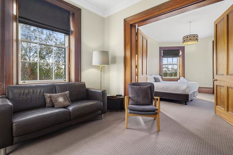 Cromwell Apartment - 3 Red Doors Battery Point - Accommodation Daintree 1