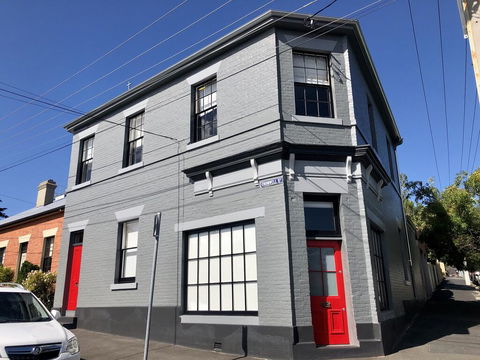 Cromwell Apartment - 3 Red Doors Battery Point - Accommodation Daintree 0