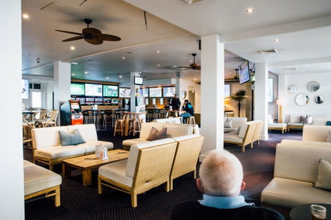 Crossroads Hotel - Accommodation Daintree 2