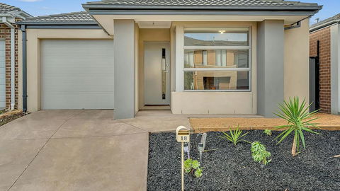 Daisy Villa - Close To Mel Airport & Hume Highway -Comfort - Accommodation Daintree 0