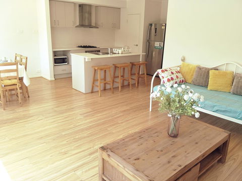 Daisy Villa - Close To Mel Airport & Hume Highway -Comfort - Accommodation Daintree 1