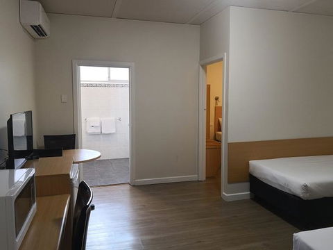 Dandenong Motel - Accommodation Daintree 2