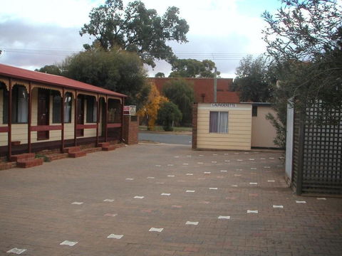 Daydream Motel And Apartments - Accommodation Daintree 2