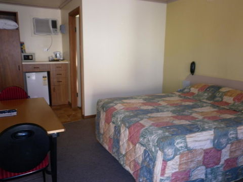 Daydream Motel And Apartments - Accommodation Daintree 1