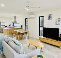 DAYDREAMING Airlie Beach Water views  only 200m to boardwalk. - Accommodation Daintree