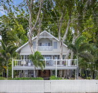 Decked Out By The Sea - Accommodation Daintree