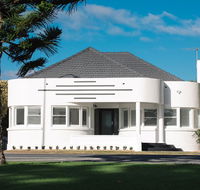 Deco Beach Luxury Apartments - Accommodation Daintree
