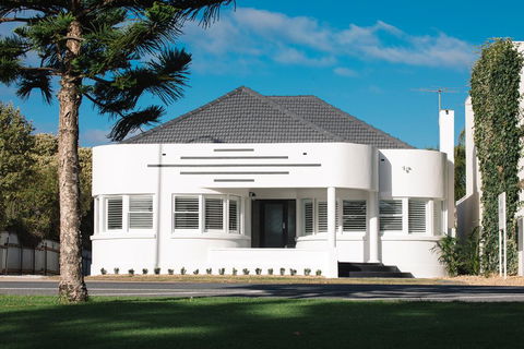 Deco Beach Luxury Apartments - Accommodation Daintree 0