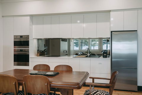 Deco Beach Luxury Apartments - Accommodation Daintree 3