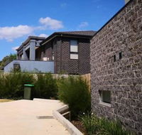 Delicate and Peaceful Bundoora Townhouse 11 - Accommodation Daintree