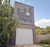 Delicate and Peaceful Bundoora Townhouse 7-R4 - Accommodation Daintree