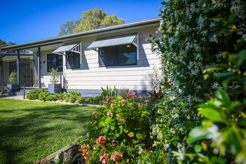 Dell-Lee Cottage - Accommodation Daintree 0
