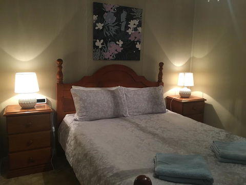 Desert Flower Cottages On Wolfram St - Accommodation Daintree 0