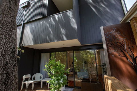 Designer Taste 2BR Townhouse@Hawthorn - Accommodation Daintree 1