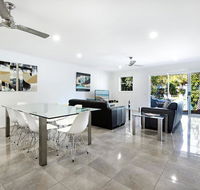 Diamond Beach 3 Bedroom Poolside Apartment - Accommodation Daintree