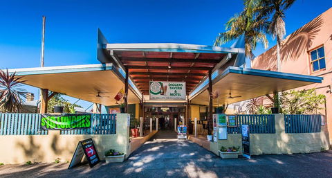 Diggers Tavern - Accommodation Daintree 0