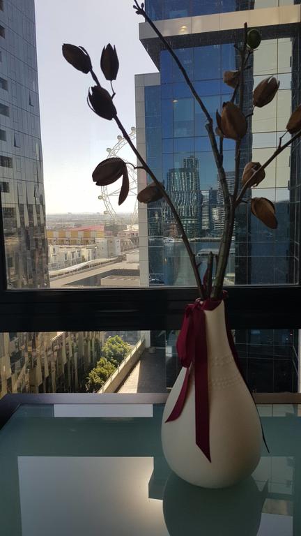 Docklands Style Apartment With 2 Bedroom 1008N - Accommodation Daintree 3