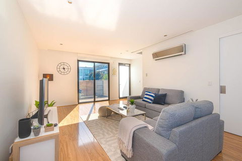 Double Storey Harbortown Townhouse - Accommodation Daintree 1