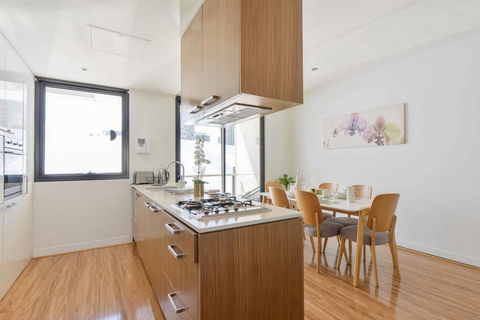 Double Storey Harbortown Townhouse - Accommodation Daintree 3