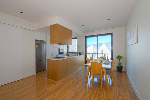 Double Storey Harbortown Townhouse - Accommodation Daintree 2