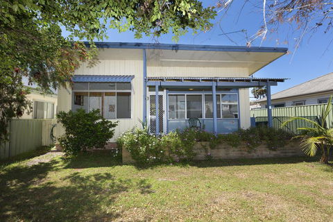 DOUGLAS COTTAGE FORSTER - Accommodation Daintree 0