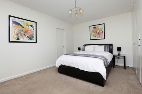 Downstairs In Hawthorn - Accommodation Daintree 0