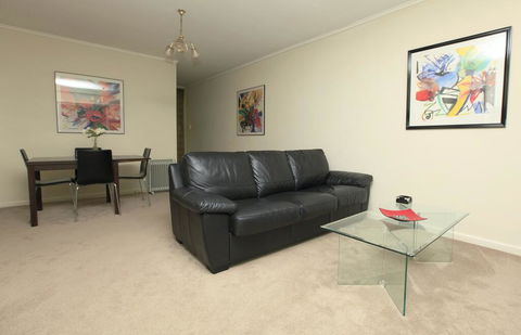 Downstairs In Hawthorn - Accommodation Daintree 2