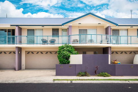 Driftwood - Modern Townhouse - Accommodation Daintree 0