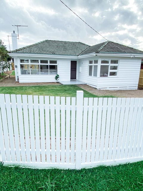 Dromana Beach House - Accommodation Daintree 3
