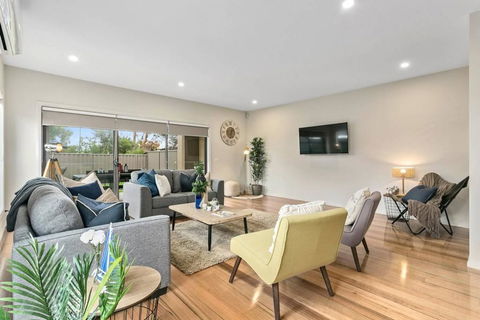 Dromana Beach House For Two Families. - Accommodation Daintree 1